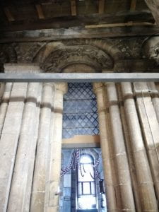 A picture showing an example of Norman architecture in Lincoln cathedral.